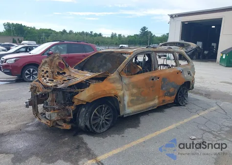 2018 Toyota Highlander Hybrid Xle из США, поврежденный, VIN 5TDJGRFH3JS037513